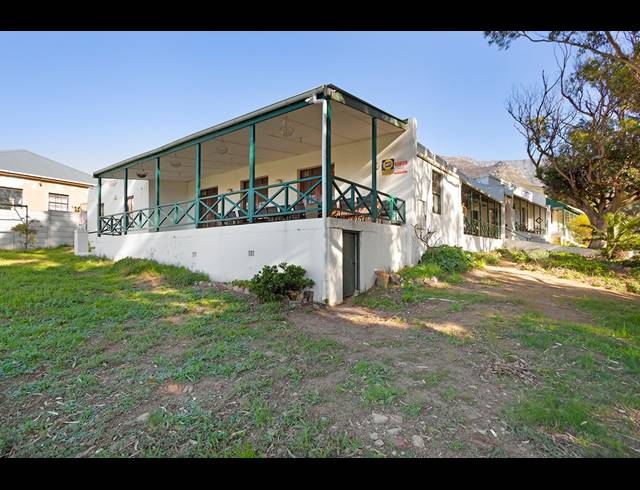 1,500M² GUESTHOUSE FOR SALE IN WALMER ESTATE